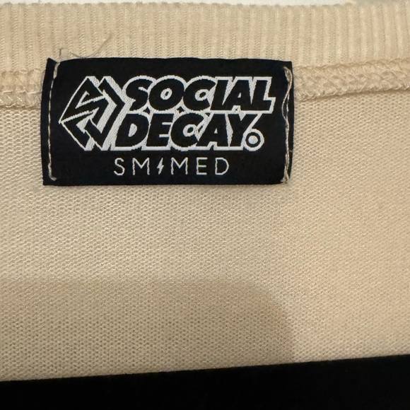 LoveSweater - Picture 3 of 4